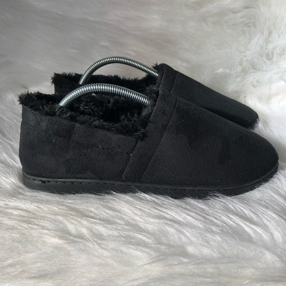 New Mens Revolution Slippers Size 7-8 Slip On Black Fuzzy‎ Faux Fur Shoes - Picture 1 of 6